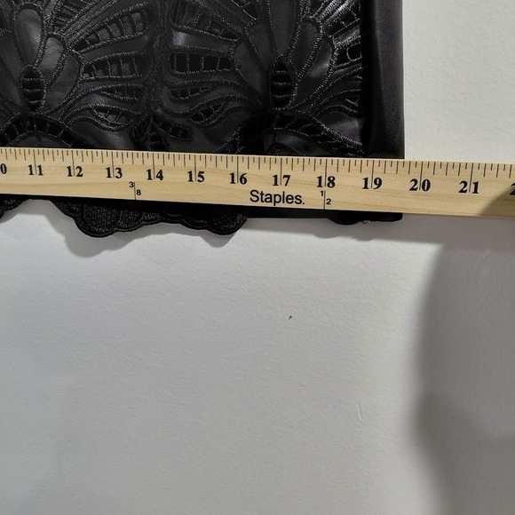 ChicMe Womens Black Faux Leather Laser Cut Lace Mini Skirt Size Medium - Picture 9 of 10